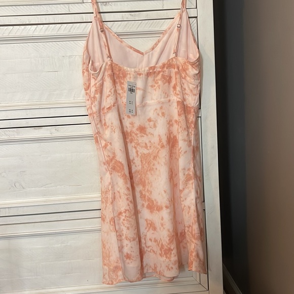 Abercrombie, pink, tie-dye dress NWT satin material in size small - Picture 4 of 5
